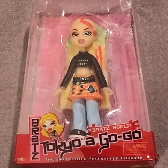 NEW! Mini Bratz Dolls (Set Of 2) - Picture 7 of 9